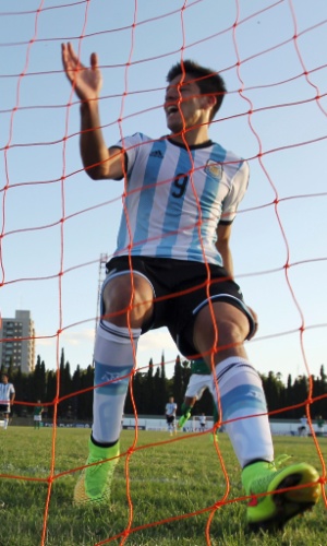 Giovanni Simeone comemora gol marcado no Sul-Americano Sub-20 em 2015