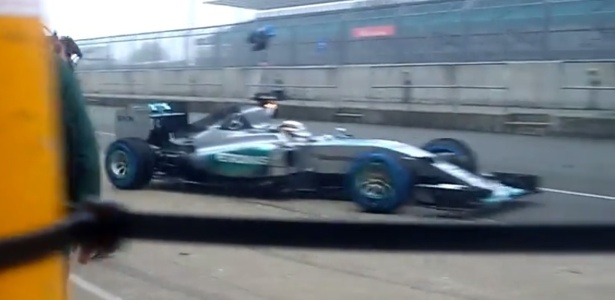 Alemão Nico Rosberg pilotou modelo W06 em filmagem "clandestina" em Silverstone - Reprodução
