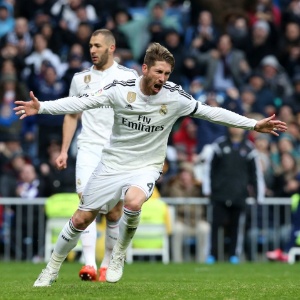 Sergio Ramos comemora o gol da virada do Real Madrid sobre a Real Sociedad - EFE/Alberto Martín