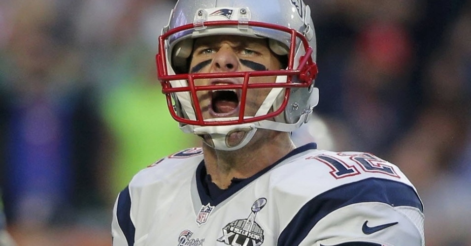 Tom Brady, quarterback do New England Patriots, vibra muito após o primeiro touchdown do time no Super Bowl 49