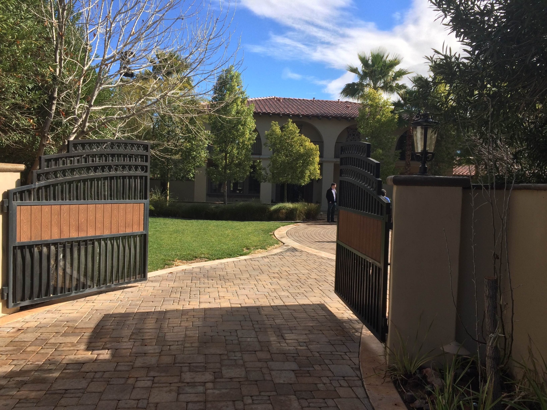 O TUF Brasil 4 terá uma novidade importante: será filmado em Las Vegas, e não mais no Brasil. Será uma mansão na cidade do estado de Nevada que receberá os lutadores, sob o comando de Anderson Silva e Maurício Shogun - Jorge Corrêa/UOL