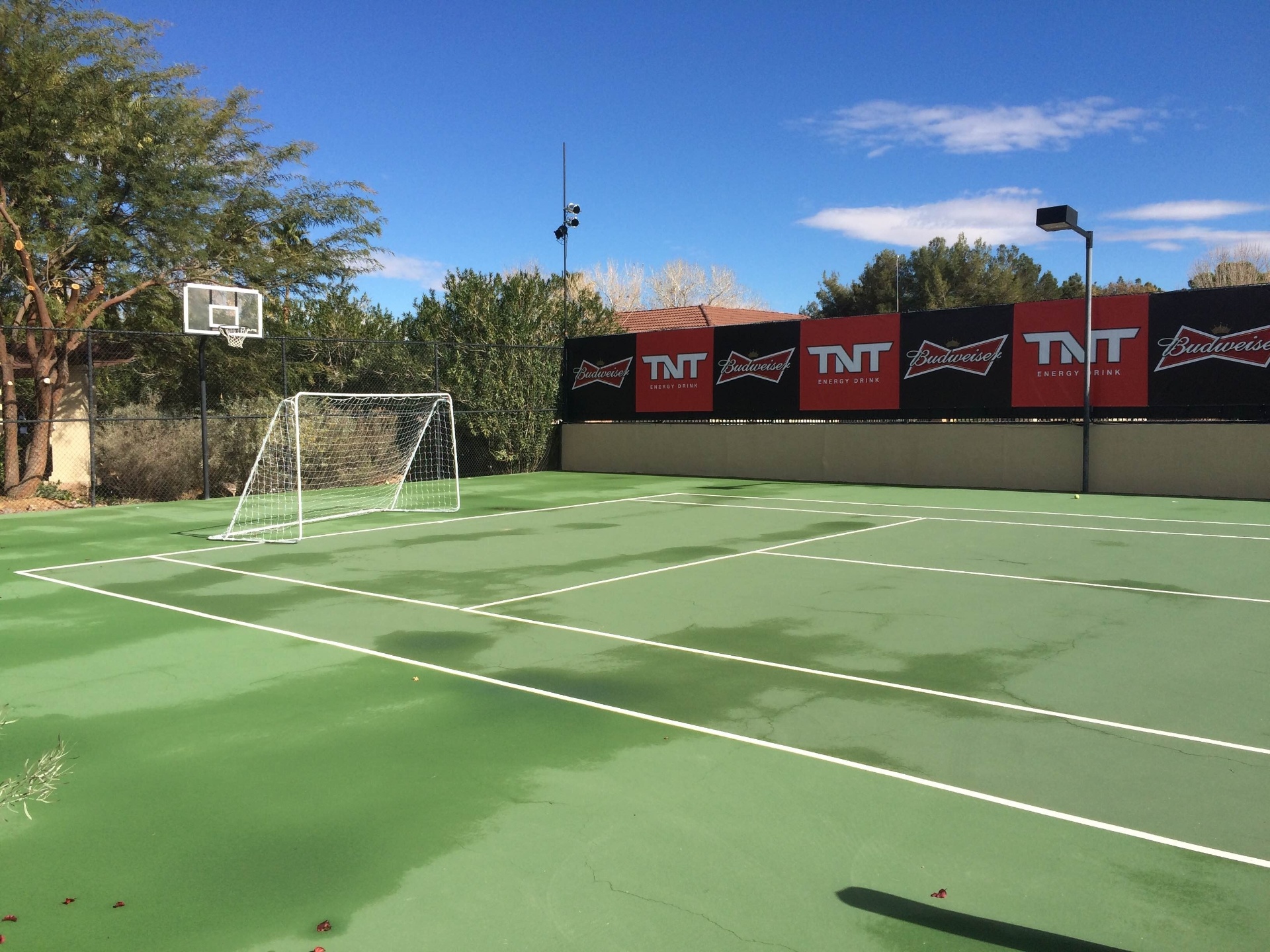 Os brasileiros que ficarão em Las Vegas para o TUF Brasil 4 poderão jogar uma bolinha em um campinho na mansão - Jorge Corrêa/UOL