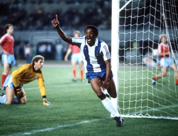 Juary comemora o gol que deu o título da Liga dos Campeões ao Porto, em 1987 - Bob Thomas/Getty Images