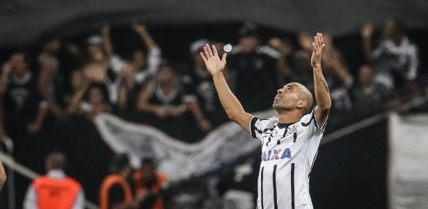 Emerson Sheik pode pegar gancho de 3 a 6 jogos na Copa Libertadores - Ricardo Nogueira/Folhapress