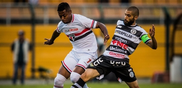 M. Bastos em ação pelo São Paulo; lateral é um dos destaque do time no início de ano - Eduardo Anizelli/Folhapress