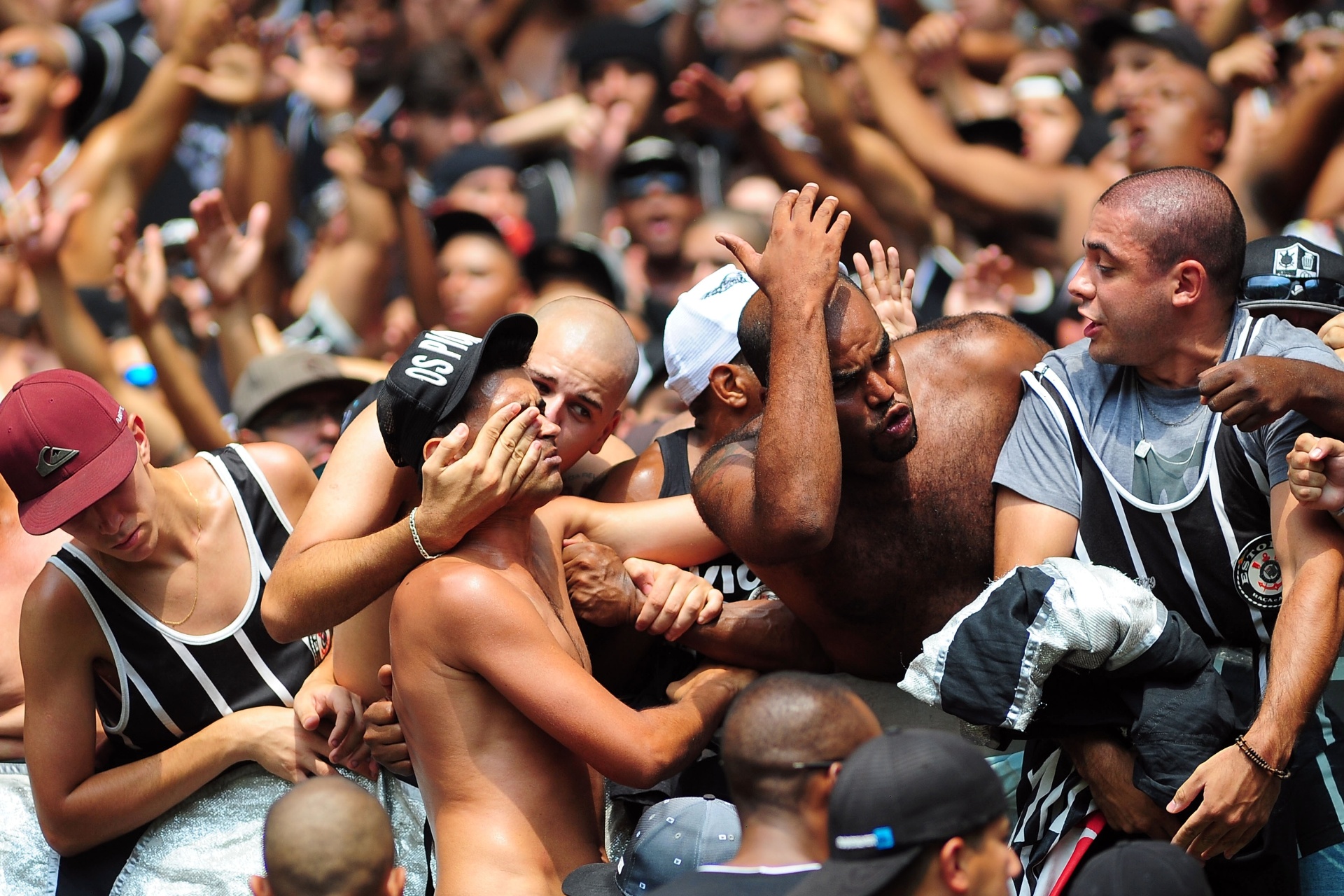 REVOLTA DA TORCIDA! Fiel irrittada com atuação do Corinthians e trocas de Ramón: 
