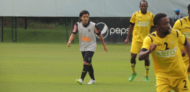 Cárdenas participou de jogo-treino  do Atlético-MG contra o Progresso, de Angol - Victor Martins/UOL Esporte