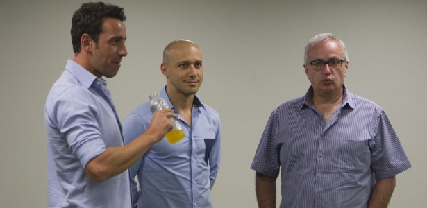Edu Gaspar (à esquerda), com Alessandro e Roberto de Andrade: ainda presente nas discussões do clube - Daniel Augusto Jr/Agência Corinthians