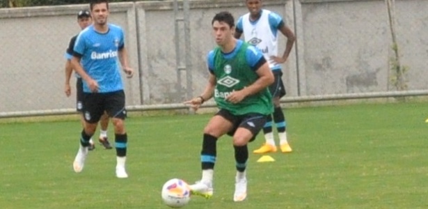 Giuliano participa de treinamento do Grêmio no CT Luiz Carvalho - Marinho Saldanha/UOL
