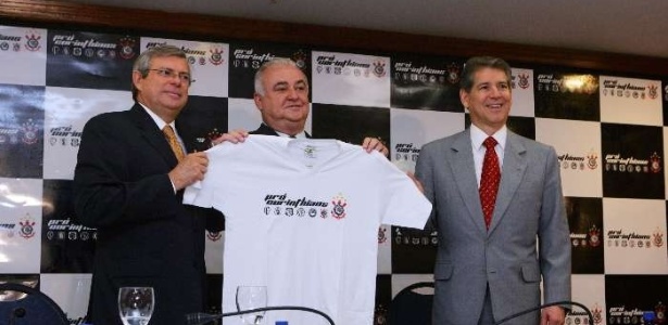 Paulo Garcia (ao centro) sempre foi opositor, mas ajudou atual presidente - Reprodução