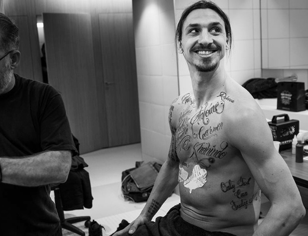 Ibrahimovic apaga tatuagens feitas especialmente para campanha mundial contra a fome - Reprodução