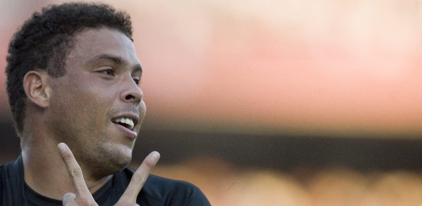 Ronaldo foi cartão de visitas do Corinthians para conversas com Drogba - EFE/Sebastiao Moreira