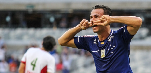 Leandro Damião comemora mais um gol com a camisa do Cruzeiro - Dudu Macedo / Fotoarena