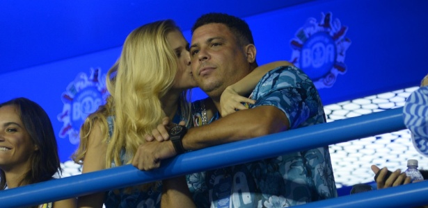Ronaldo trocava beijos com Celina em público até a chegada da ex-noiva - Divulgação/Camarote da Boa