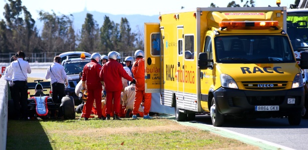 Fernando Alonso sofreu uma perda de consciência depois do acidente em Barcelona - Mark Thompson/Getty Images