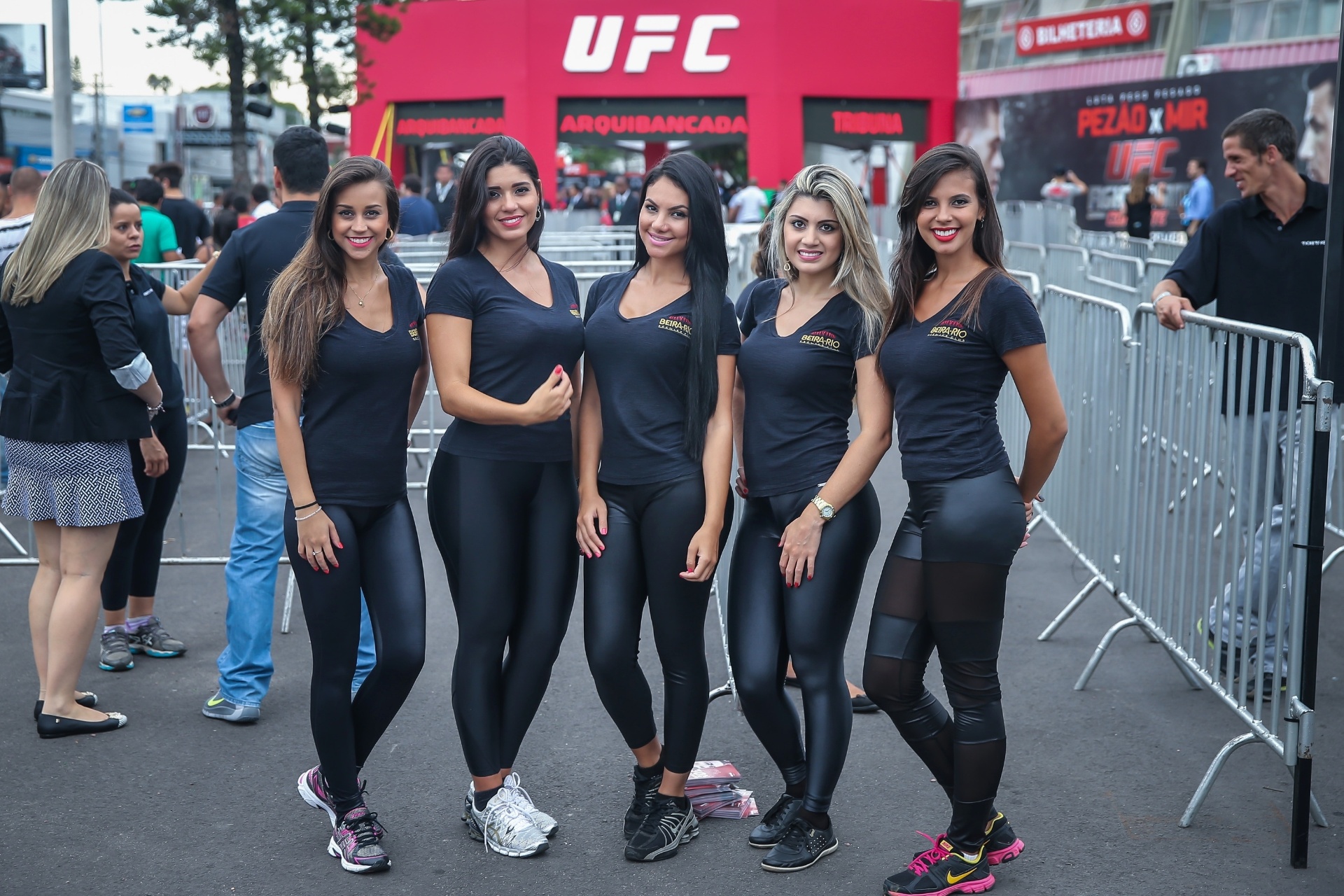 Belas marcam presença no Gigantinho, para a primeira edição do UFC em Porto Alegre, com Antonio Silva x Frank Mir fazendo a luta principal, na categoria pesado - Jefferson Bernardes/inovafoto