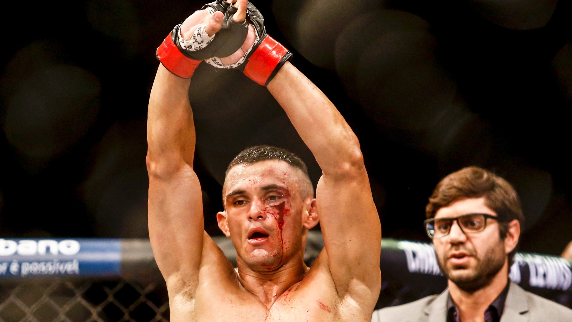Douglas, o D'Silva, conquistou a segunda vitória brasileira no UFC Porto Alegre, por pontos. Ele bateu Cody Gibson, apesar de machucar o rosto e sangrar desde o primeiro round