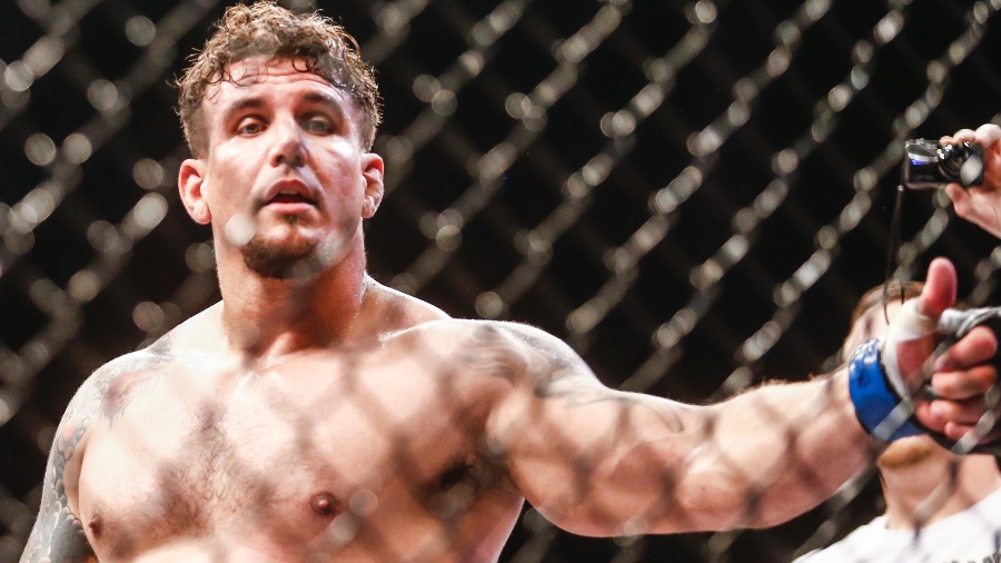 Frank Mir comemora a vitória sobre Antonio Silva, o Pezão, em 2015 - Wander Roberto/inovafoto