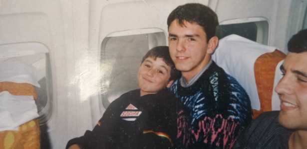 João Derly em sua primeira viagem de avião - Reprodução/Arquivo Pessoal - Reprodução/Arquivo Pessoal