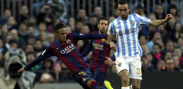 Neymar não jogou bem contra o Málaga e ainda deu uma tesoura em rival -  EFE/Alberto Estévez