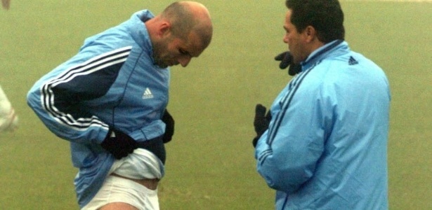 Zidane era um dos que mais conversavam separadamente com o brasileiro - Efe