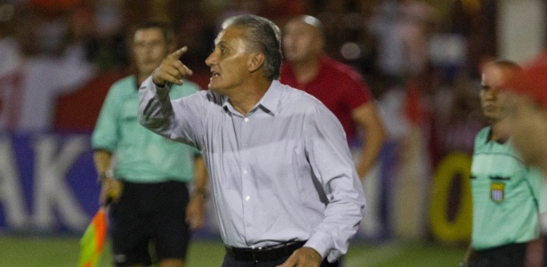 Tite orienta Corinthians em vitória contra o Linense - Daniel Augusto Jr/Agência Corinthians