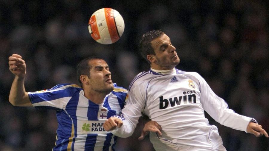 Roberto Soldado, atacante do Real Madrid, disputa bola com Alberto Iopo, do La Coruña, pelo Espanhol de 2008 - EFE/Lavandeira jr