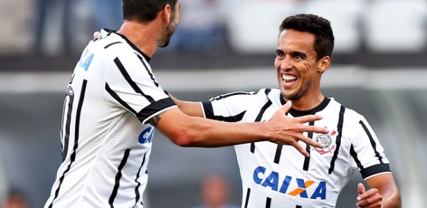Jadson deve seguir no Corinthians até o meio de 2016 - Ernesto Rodrigues/Folhapress
