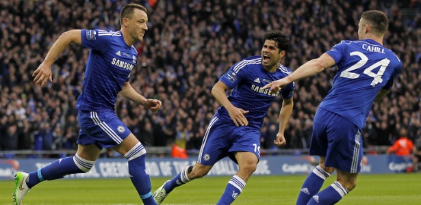 John Terry jogará mais uma temporada pelo Chelsea - IAN KINGTON/AFP