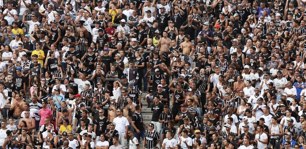 Força do Corinthians em seu estádio deixa apreensiva a imprensa uruguaia - Ernesto Rodrigues/Folhapress