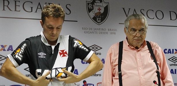Recebido pelo presidente Eurico Miranda, Dagoberto chega ao Vasco sob expectativas - Marcelo Sadio/Vasco