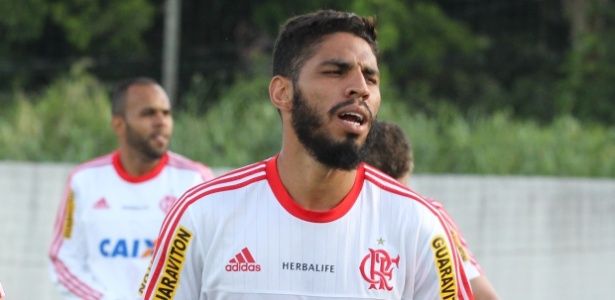 Wallace herdou a braçadeira e divide a liderança com Alecsandro e Paulo Victor - Gilvan de Souza/ site oficial do Flamengo