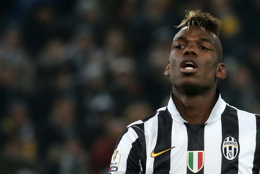 Pogba se lamenta em jogo da Juventus contra a Fiorentina - AFP PHOTO / MARCO BERTORELLO