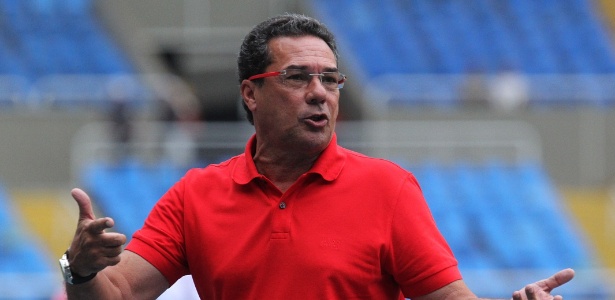 Vanderlei Luxemburgo mostrou preocupação com a aproximação entre Vasco e Ferj - Gilvan de Souza/ Flamengo