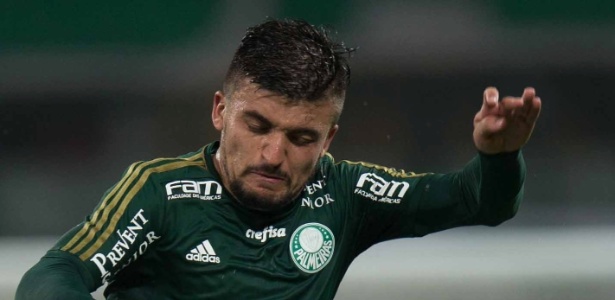 Victor Luis deve ganhar chance na lateral esquerda do Palmeiras - Danilo Verpa / Folhapress