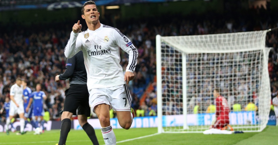 Cristiano Ronaldo marca o segundo gol contra o Schalke e alcança 75 gols na história da Liga dos Campeões