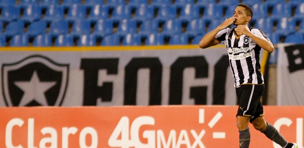 Gilberto não joga mais pelo Botafogo; lateral atuará no futebol italiano - Vitor Silva / SSPress.