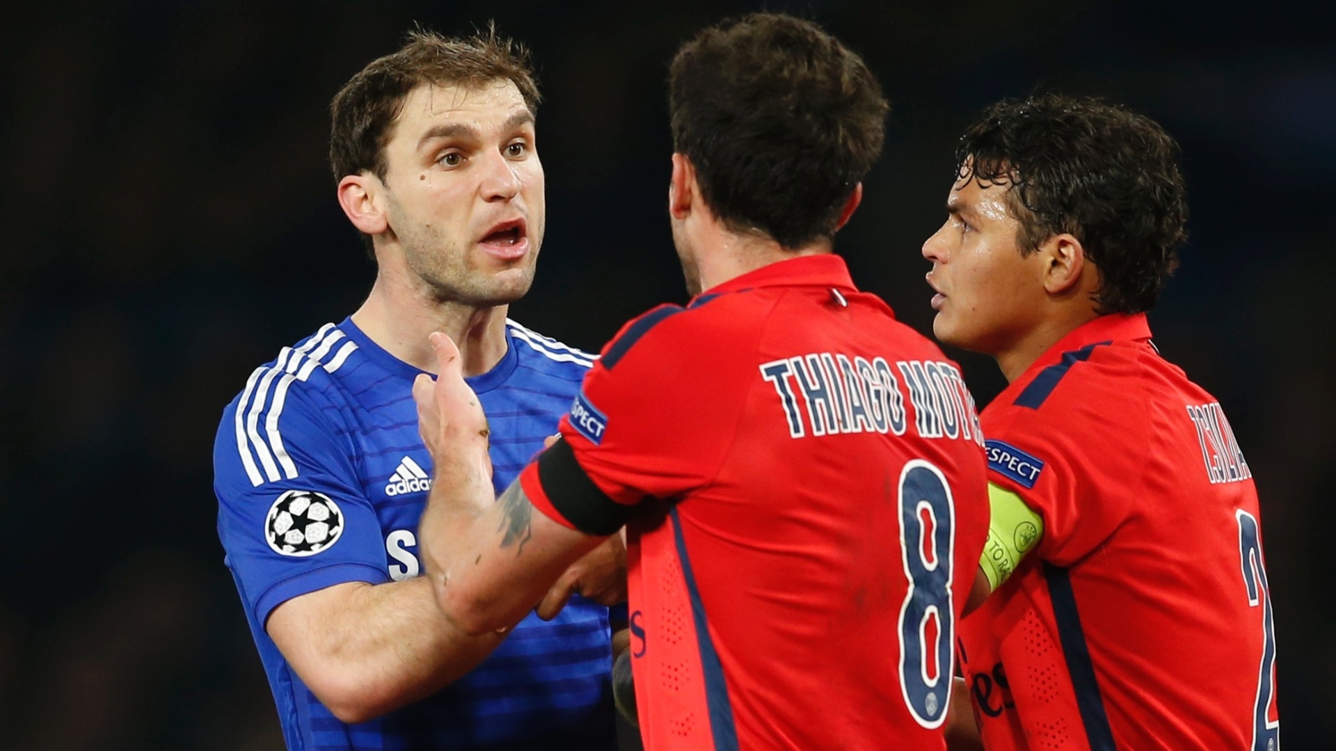 Ivanovic se desentende com Thiago Motta e Thiago Silva no confronto entre Chelsea e Paris Saint-Germain