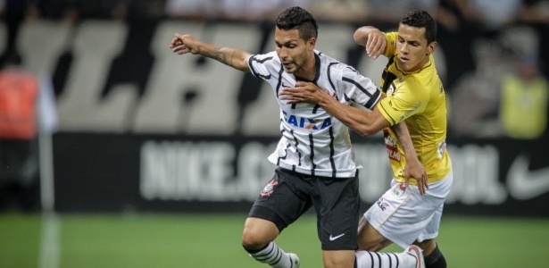 Petros é um dos jogadores que podem deixar o Corinthians em breve - Ronny Santos/Folhapress