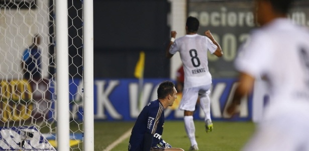 Renato ainda sente dores no tornozelo esquerdo e não treinou nesta quinta-feira - Eduardo Anizelli/Folhapress
