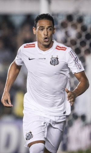 Ricardo Oliveira comemora gol pelo Santos contra o Palmeiras