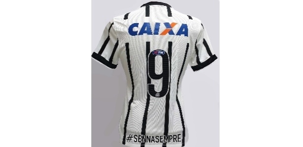 Jogadores do Corinthians entraram em campo com capacetes de Senna no ano passado - Divulgação