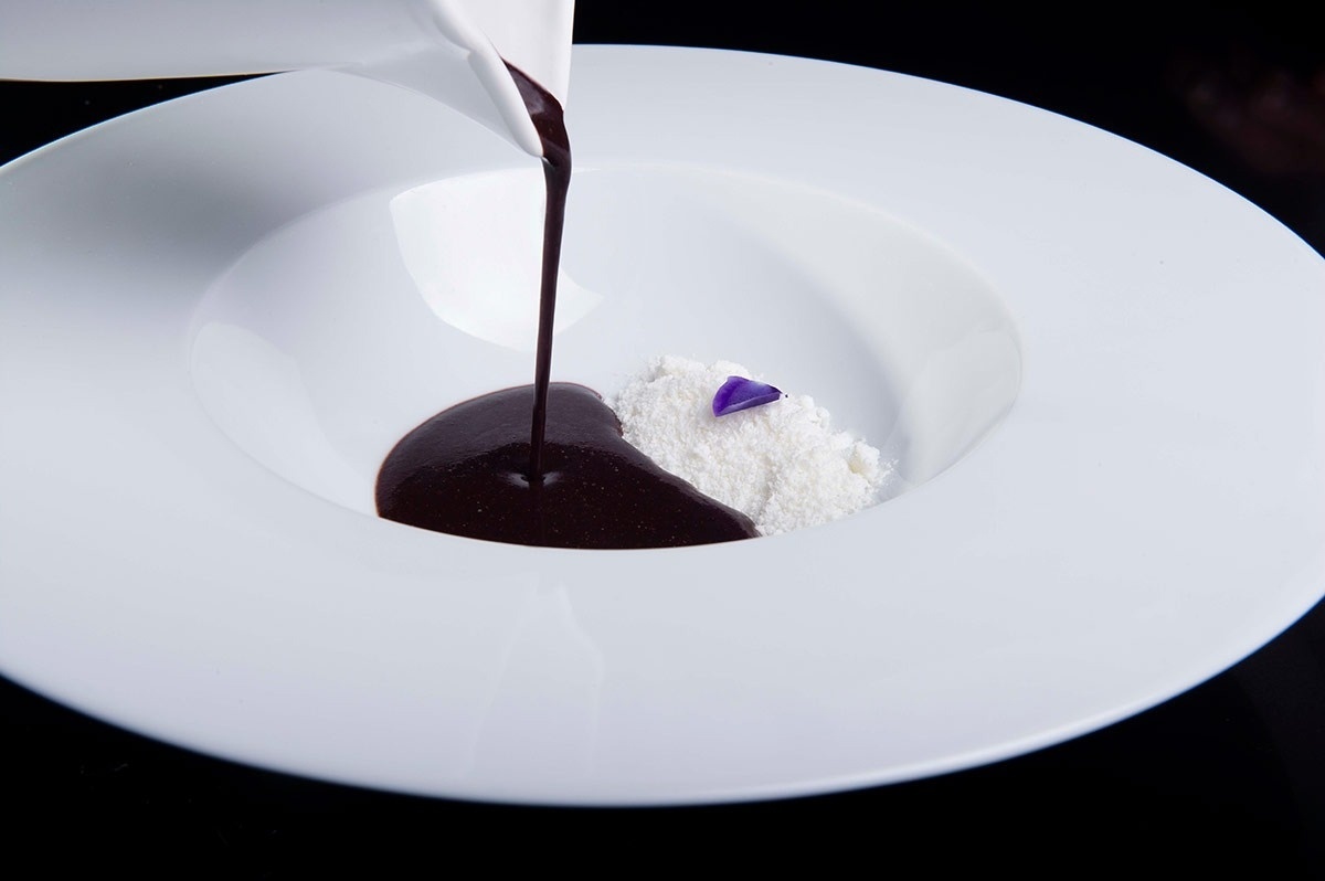 O Gazpacho é uma sopa espanhola. No caso, ela é servida com o acaí brasileiro - Divulgação