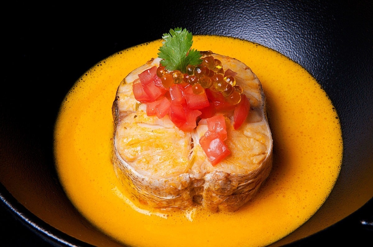 A moqueca capixaba é um dos pratos preferidos de Daniel Alves. No menu do restaurante também faz sucesso - Divulgação