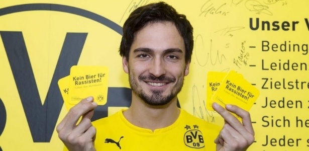 Zagueiro Hummels participa da campanha contra o racismo promovida pelo Borussia Dortmund - Divulgação/Borussia Dortmund