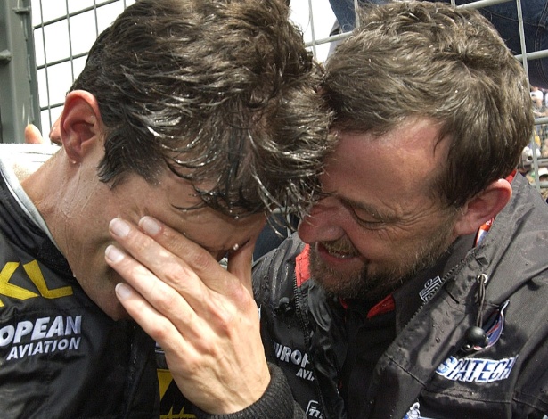 Mark Webber vai às lágrimas depois de ser quinto com a Minardi em 2002 - Reuters