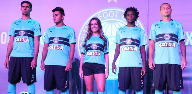 Leandro Almeida, Rafhael Lucas, ring girl Luciana Andrade, Negueba e W. Paulista - Coritiba/Divulgação