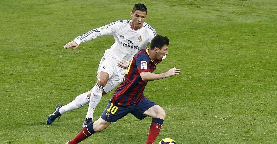 Cristiano Ronaldo e Messi se enfrentam em clássico entre Real Madrid e Barcelona, em 2013
