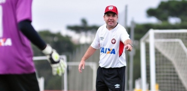 Técnico Enderson Moreira faz sua estreia pelo Atlético-PR neste domingo - Gustavo Oliveira/Site Oficial do Atlético-PR