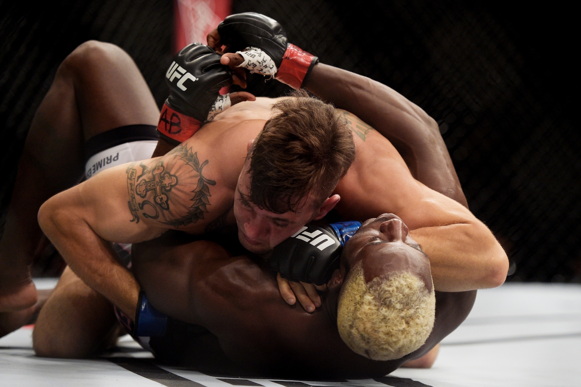 Giagos domina brasileiro Blade na luta do UFC Rio 6 - Alexandre Loureiro/inovafoto